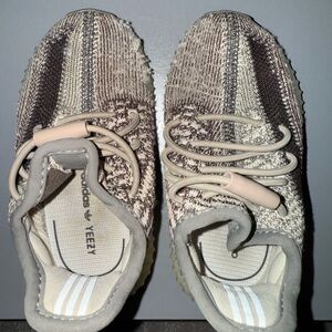Authentic Yeezy kids Eu 23